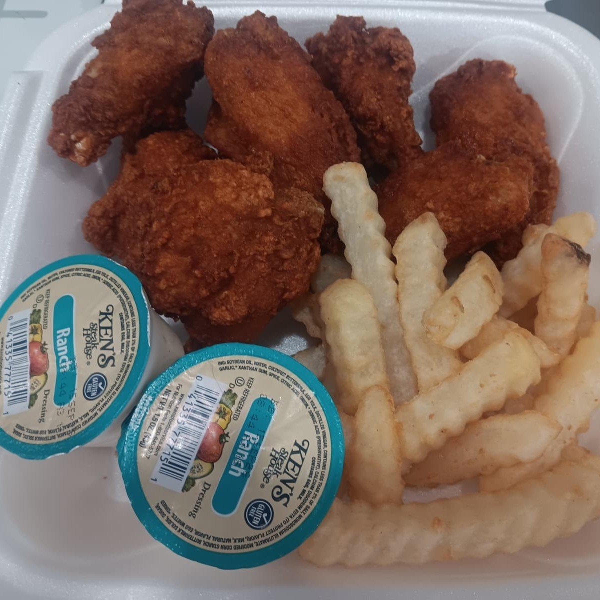 Crispy Hot Wings With Fries